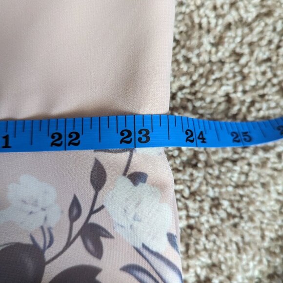 Chic Floral Midi Dress in Pink - Picture 9 of 12